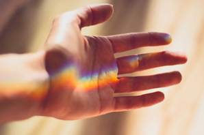 Regenbogen_Hand_Trauer.jpg